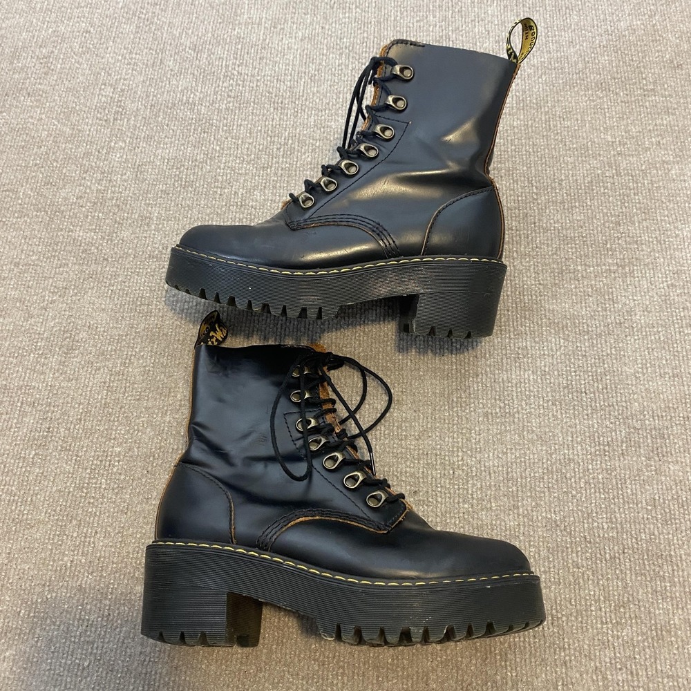 Dr. Martens Leona Boots Womens Size 7 Black Leather Combat Platform Lace Up Y2K - Picture 2 of 11